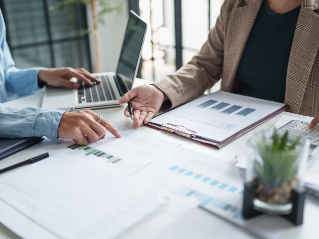 ACCA accountant preparing self assessment tax return for Canary Wharf contractor or sole trader